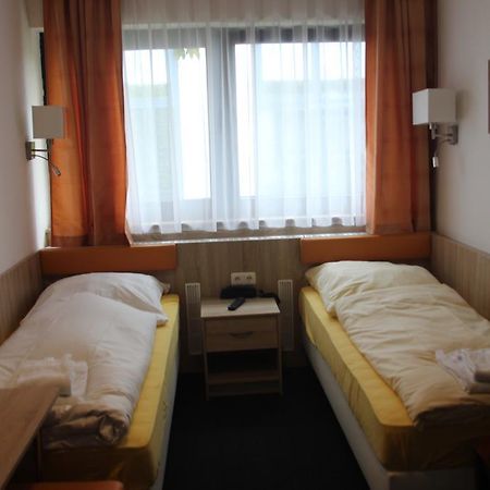 קלסטרבאך Airport-Hotel Zum Taubengrund מראה חיצוני תמונה