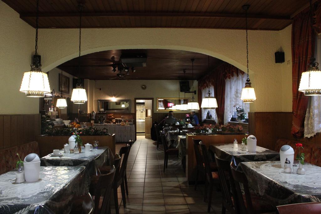 קלסטרבאך Airport-Hotel Zum Taubengrund מראה חיצוני תמונה