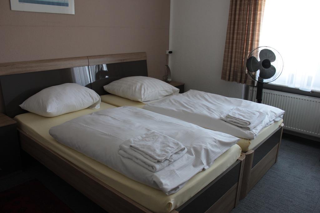 קלסטרבאך Airport-Hotel Zum Taubengrund חדר תמונה