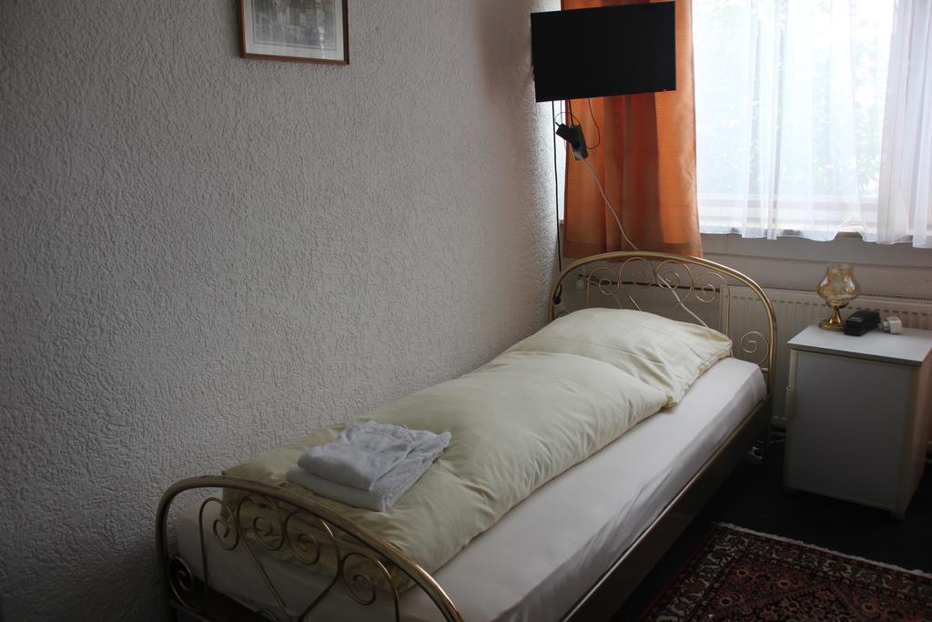 קלסטרבאך Airport-Hotel Zum Taubengrund מראה חיצוני תמונה