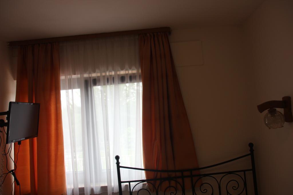 קלסטרבאך Airport-Hotel Zum Taubengrund מראה חיצוני תמונה