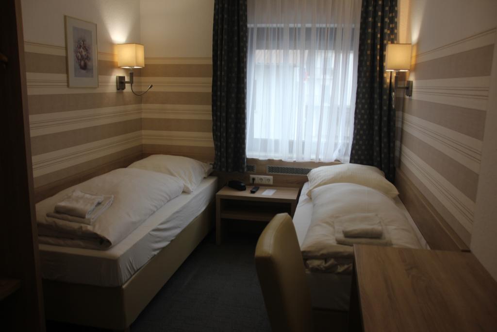 קלסטרבאך Airport-Hotel Zum Taubengrund מראה חיצוני תמונה