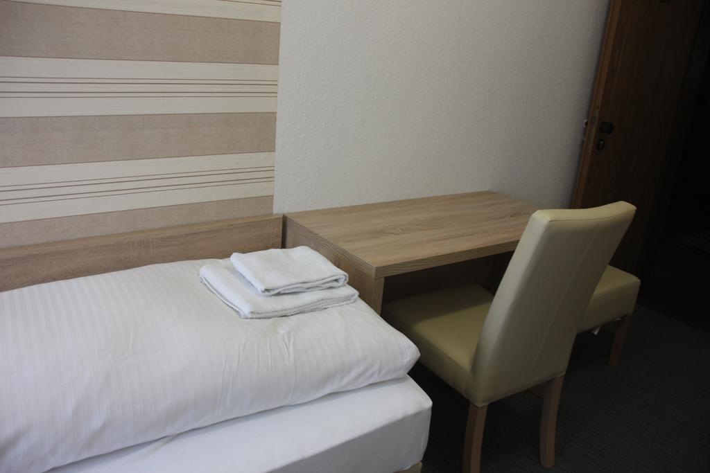 קלסטרבאך Airport-Hotel Zum Taubengrund מראה חיצוני תמונה