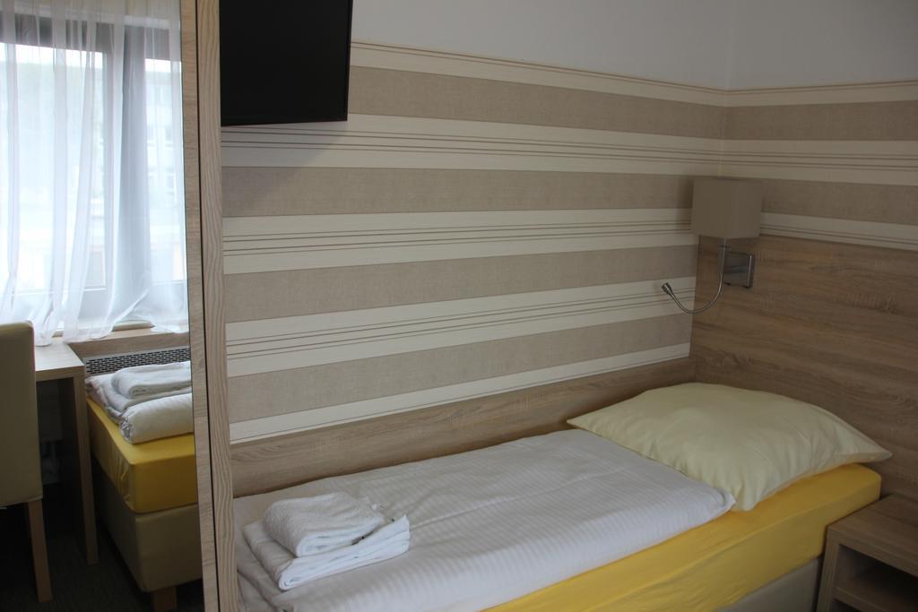 קלסטרבאך Airport-Hotel Zum Taubengrund מראה חיצוני תמונה