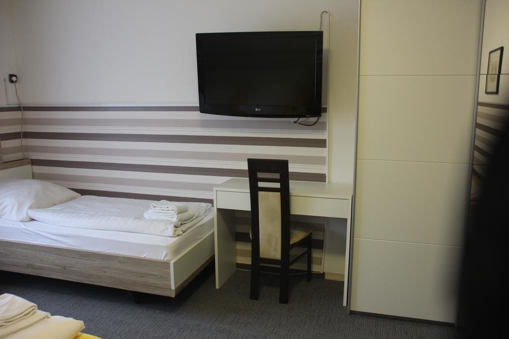 קלסטרבאך Airport-Hotel Zum Taubengrund מראה חיצוני תמונה