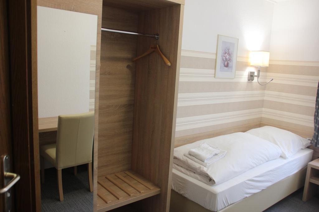 קלסטרבאך Airport-Hotel Zum Taubengrund מראה חיצוני תמונה