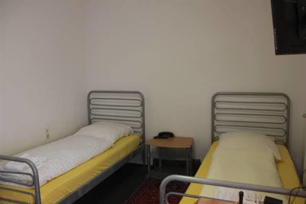 קלסטרבאך Airport-Hotel Zum Taubengrund מראה חיצוני תמונה